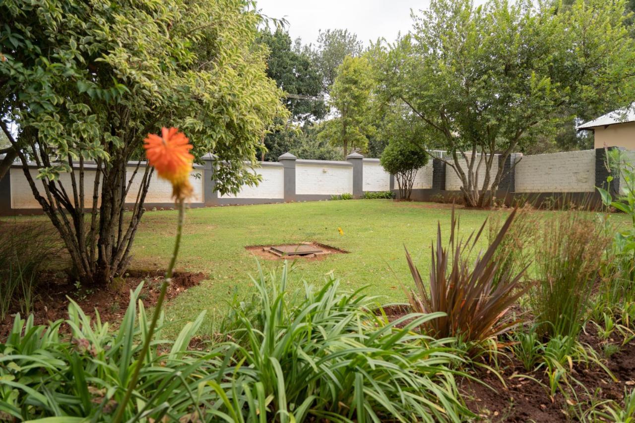 Rueby'S Guesthouse Dullstroom Bagian luar foto