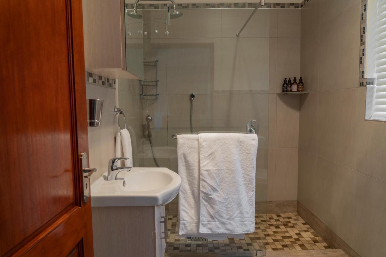 Rueby'S Guesthouse Dullstroom Bagian luar foto