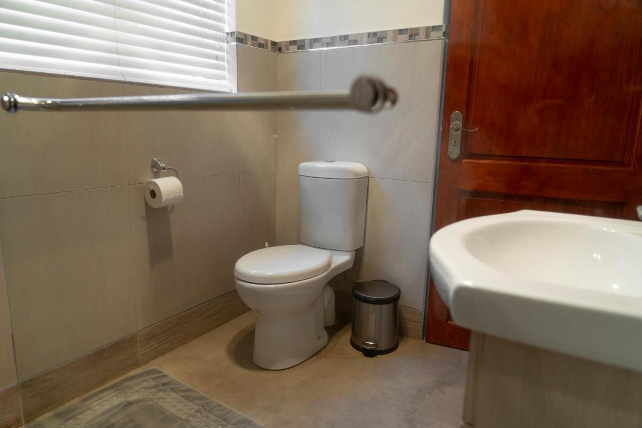 Rueby'S Guesthouse Dullstroom Bagian luar foto