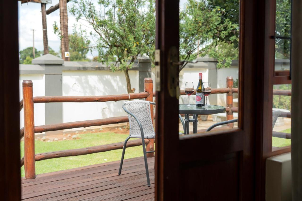 Rueby'S Guesthouse Dullstroom Bagian luar foto